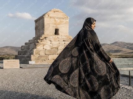 تلفیق مد سنتی و تاریخ در آرامگاه کوروش