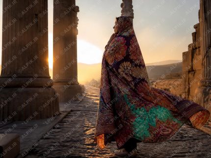 بانوی ایرانی در شکوه تخت جمشید