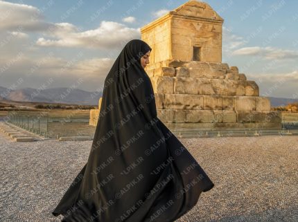 حضور بانوی ایرانی در آرامگاه کوروش بزرگ