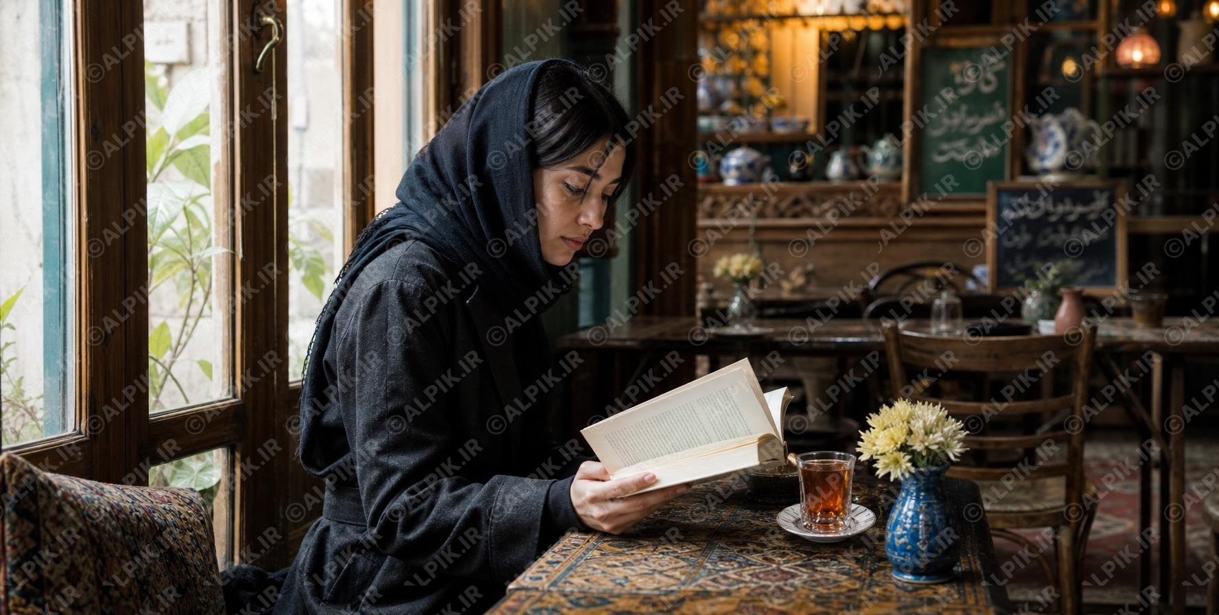 alpik-2835654.jpg مطالعه در فضای دنج کافه سنتی