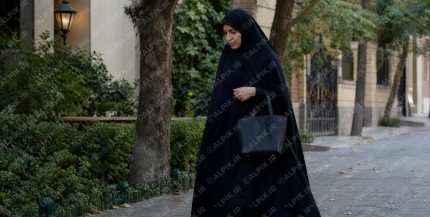 قدم زدن بانوی چادری در خیابان