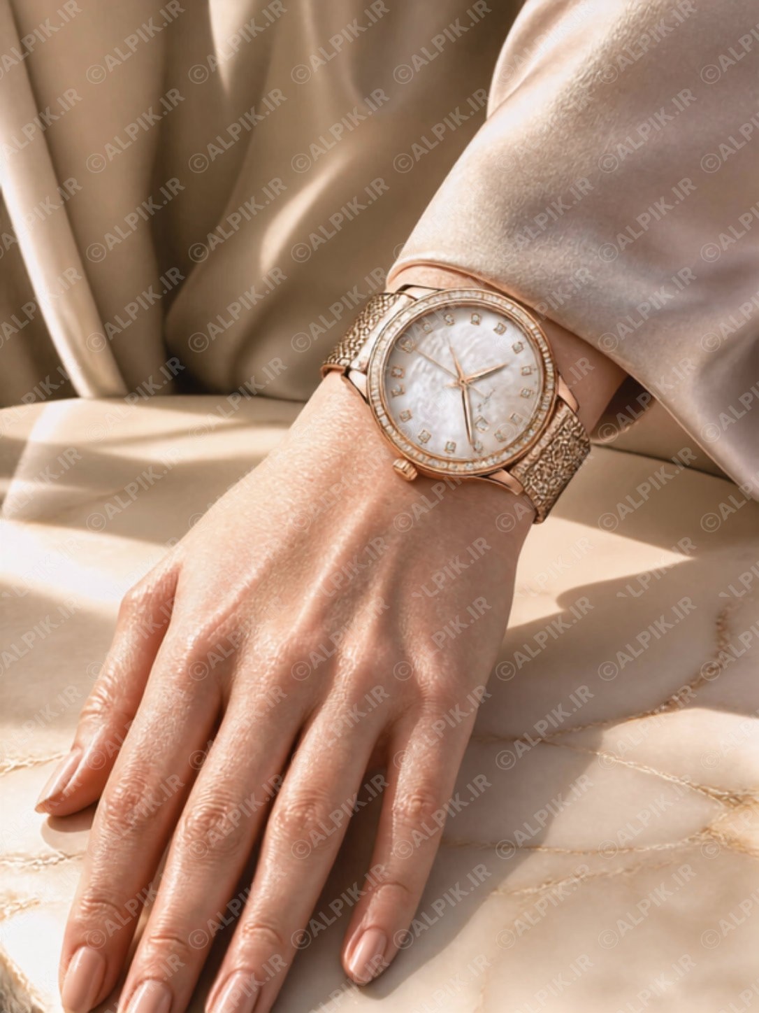 alpik-2972650.jpg ساعت مچی زنانه لوکس رزگلد