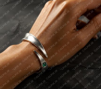 دستبند نقره مینیمال با نگین زمرد