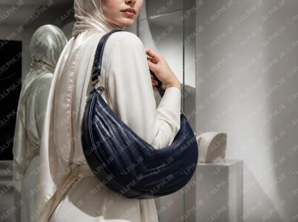 کیف دوشی چرم زنانه سرمه‌ای